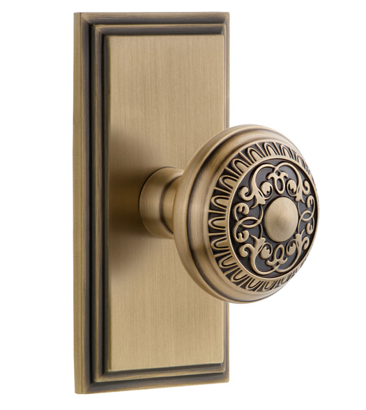 Carre Short Plate with Windsor Knob