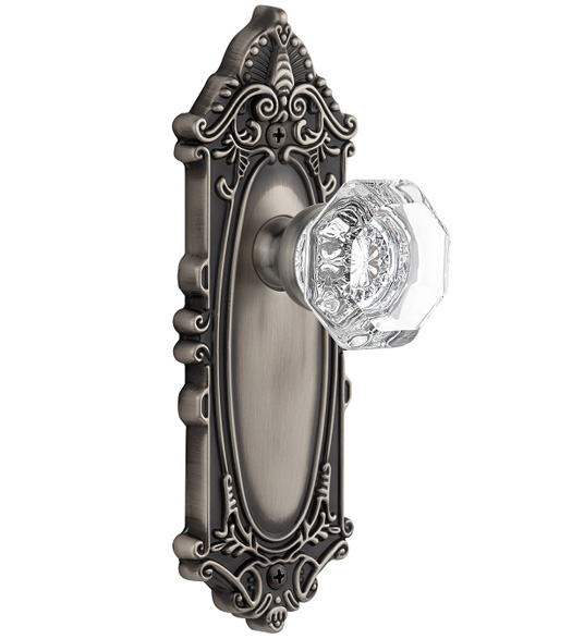 Grande Victorian Plate with Chambord Knob