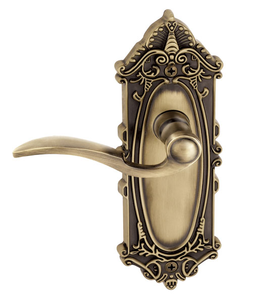 Grande Victorian Plate with Bellagio Lever