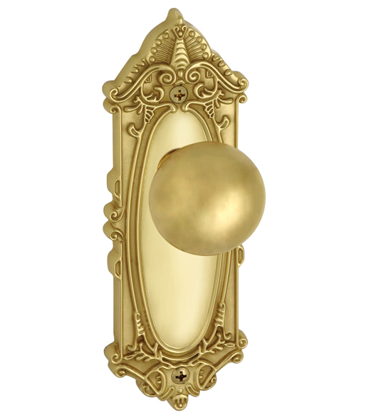 Grande Victorian Plate with Fifth Avenue Knob