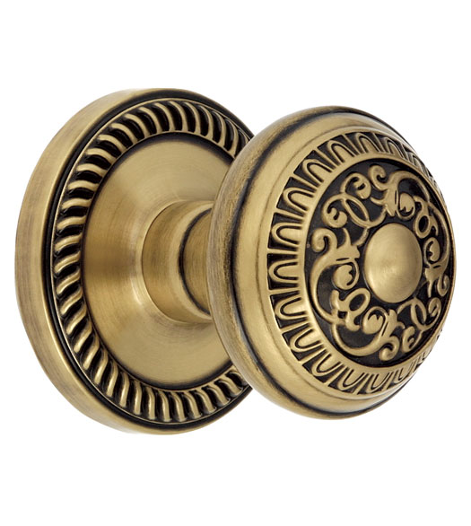 Windsor Knob with Newport Rose